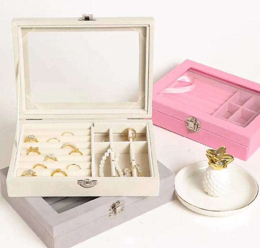 Joyero de Terciopelo con Tapa Transparente – Elegancia y Organización en un solo lugar